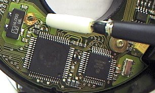 Lenksäulenmodul-Steuergerät, mit induktiver Meßsonde am Quarz